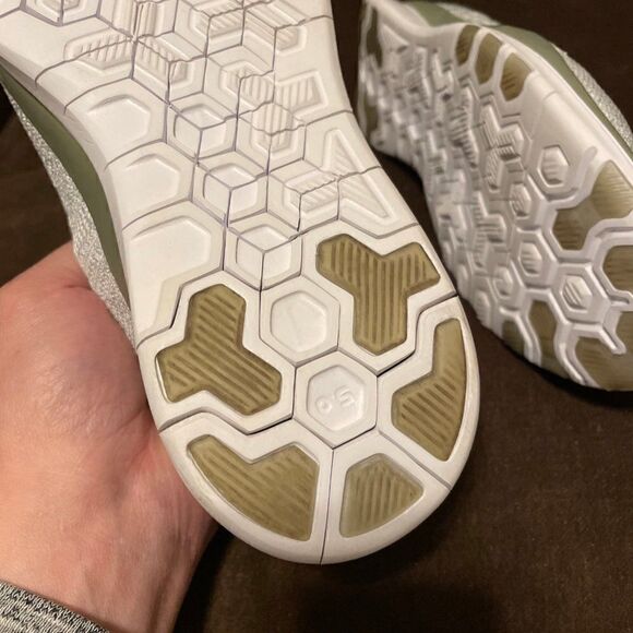 Excellent NIKE Flyknit TR Champagne Gold Silver White Womens 9 US 40.5 EUR - Picture 6 of 9